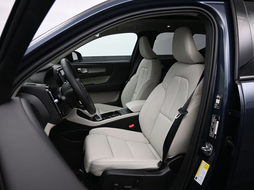 New 2026 Volvo XC40 B5 Ultra w/ Climate Package image 18