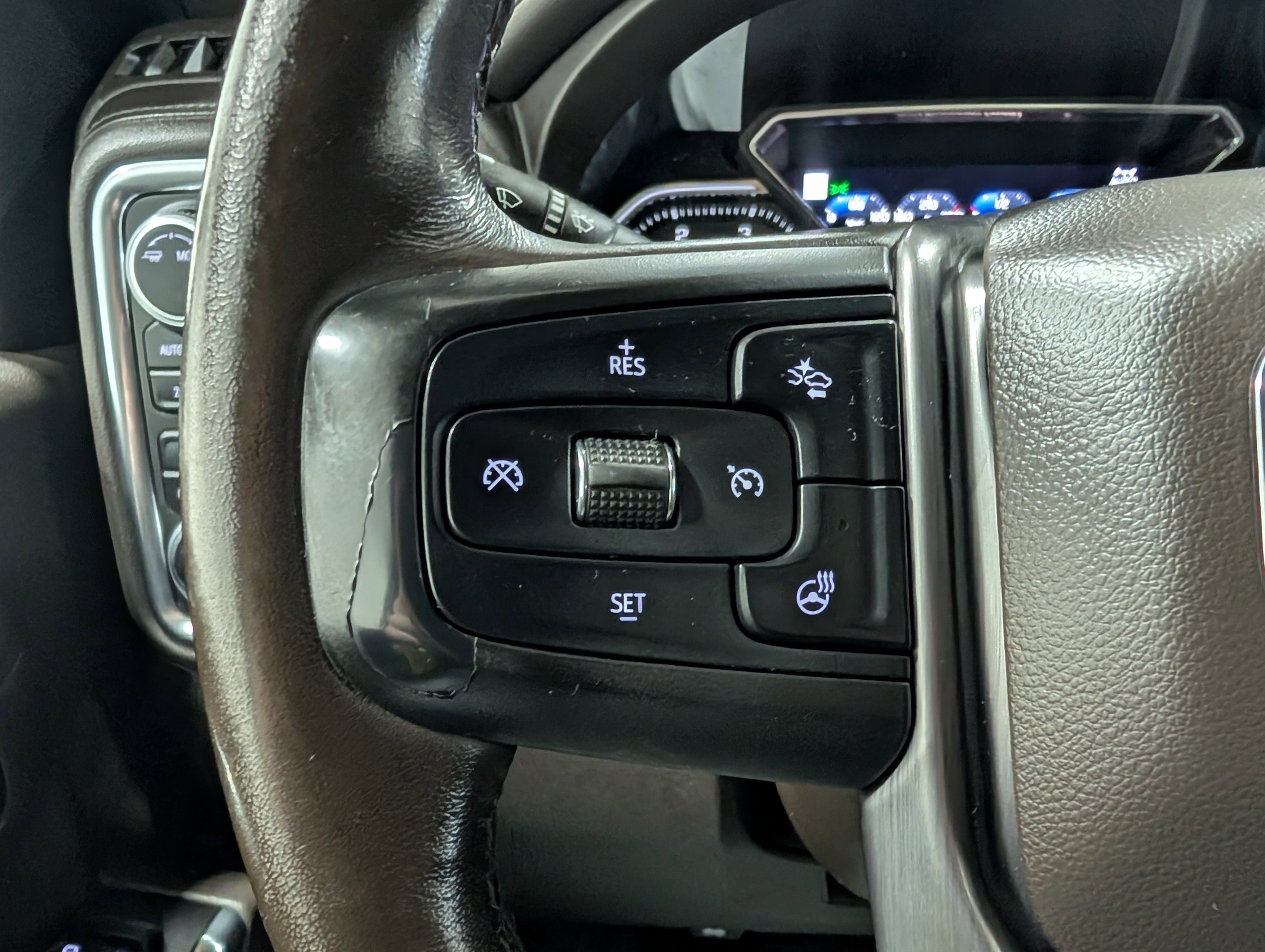 Used 2020 GMC Sierra 2500 Denali w/ Denali Ultimate Package AWD/4WD image 23