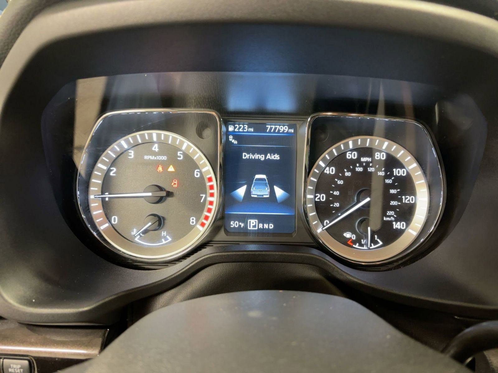 Used 2019 Nissan Titan SV w/ SV Convenience Package image 18
