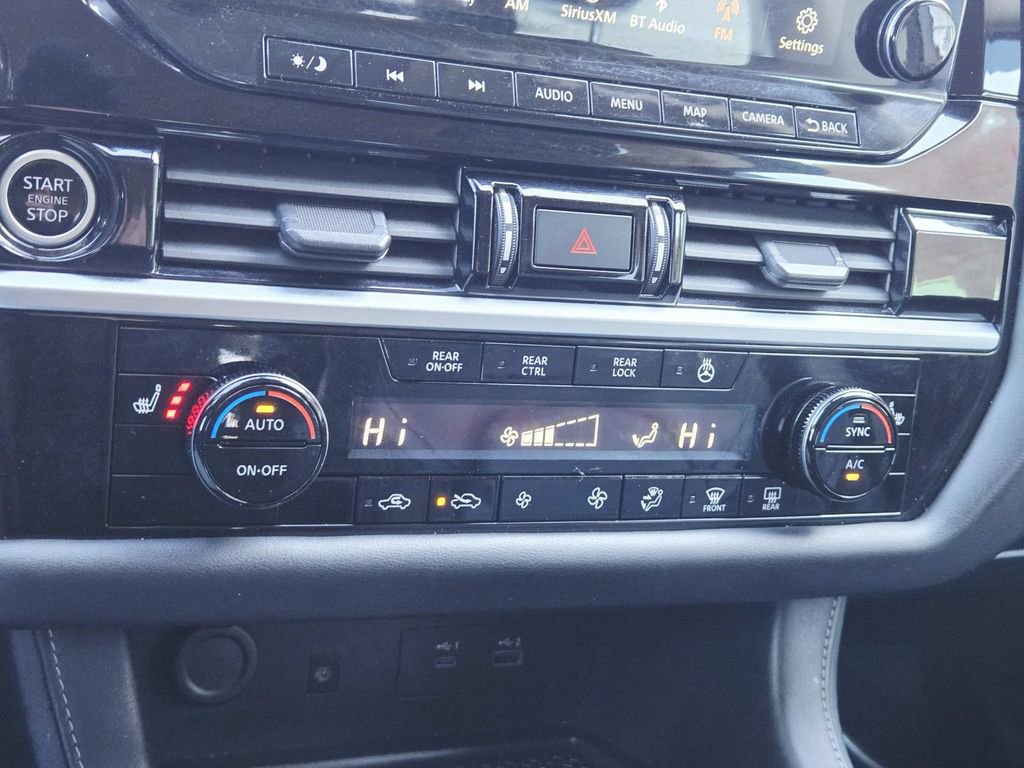 Used 2023 Nissan Pathfinder SL w/ Black Appearance Package image 28