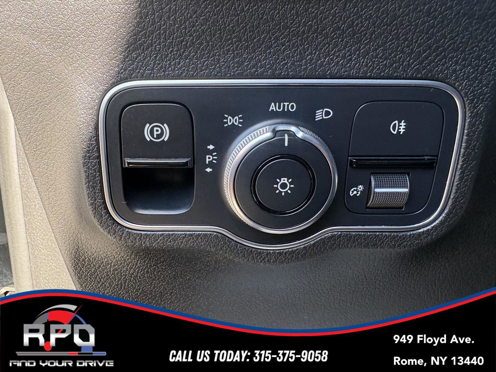 Used 2020 Mercedes-Benz GLB 250 4MATIC w/ AMG Line image 20
