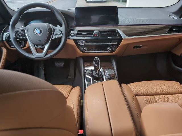 Used 2023 BMW 530i xDrive w/ Premium Package image 22