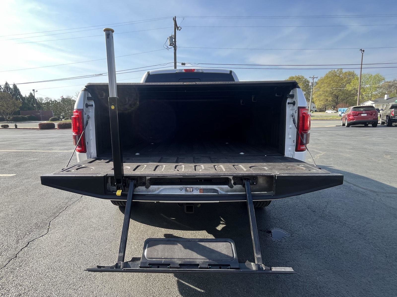 Used 2017 Ford F150 Lariat w/ Equipment Group 501A Mid AWD/4WD image 30