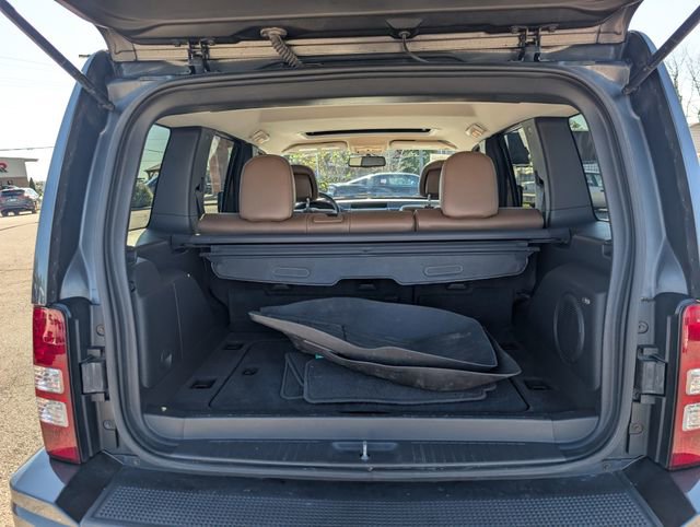 Used 2011 Jeep Liberty Limited w/ Tire & Wheel Group image 18
