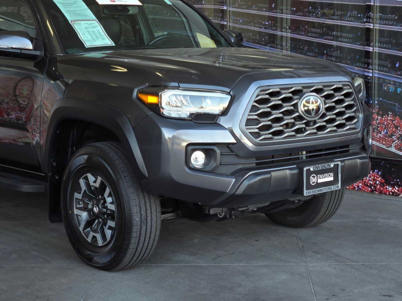 Certified 2020 Toyota Tacoma TRD Off-Road w/ TRD Premium Off Road Package AWD/4WD image 2
