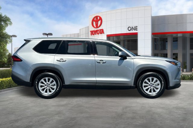 Used 2024 Toyota Grand Highlander AWD Hybrid image 3