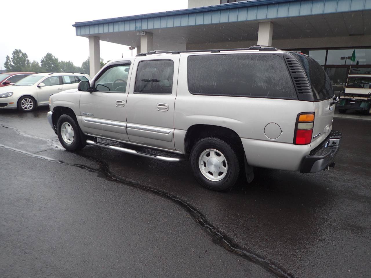 Used 2005 GMC Yukon XL SLE w/ Cargo Package AWD/4WD image 3