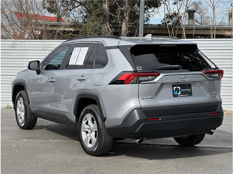 Used 2020 Toyota RAV4 XLE image 3