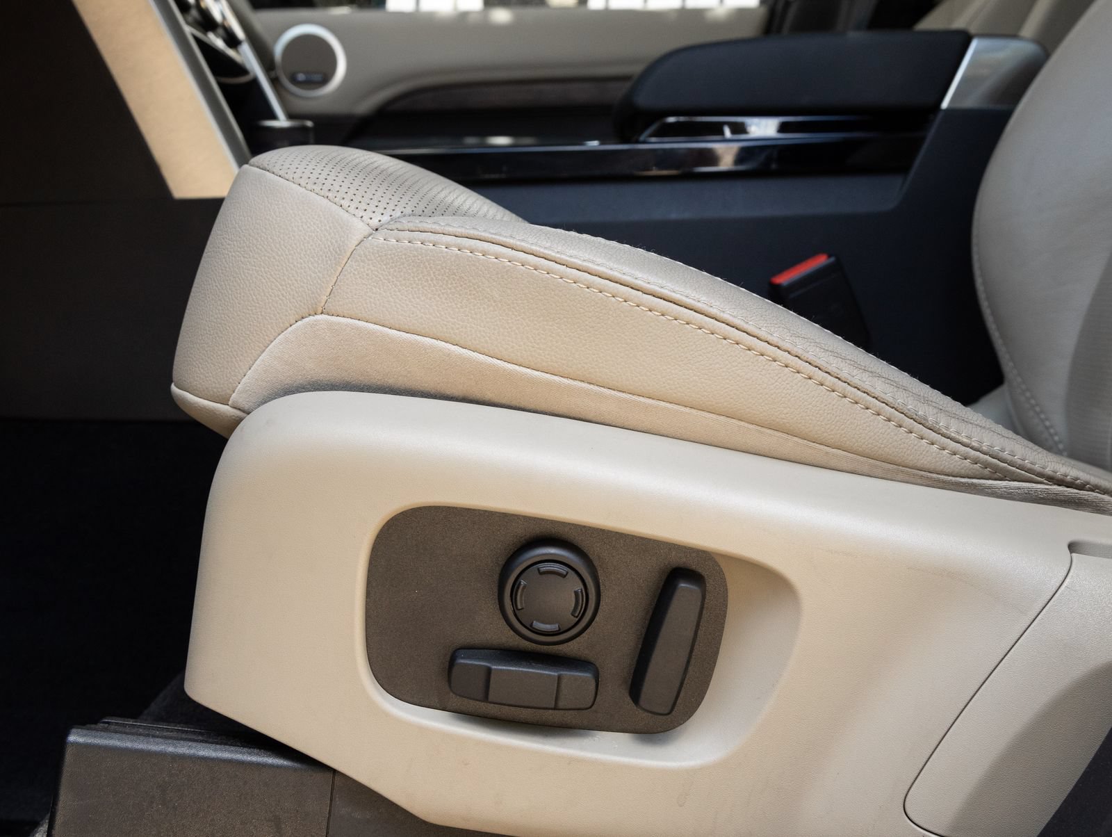 Used 2019 Land Rover Discovery HSE AWD/4WD image 22
