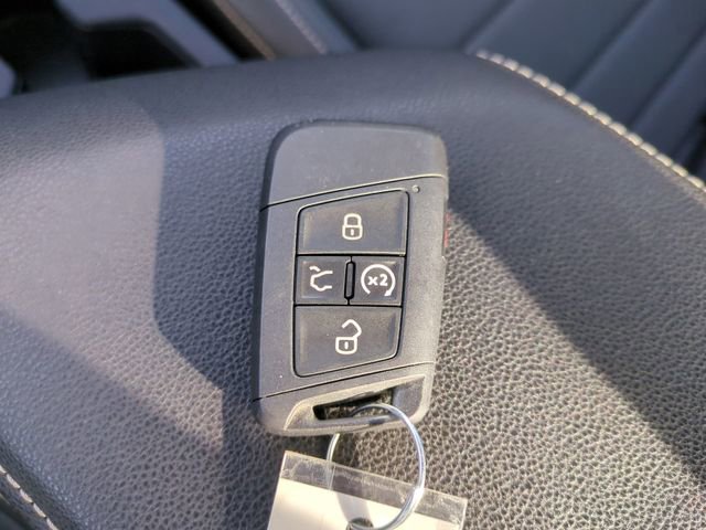 Used 2025 Volkswagen Jetta SE image 34