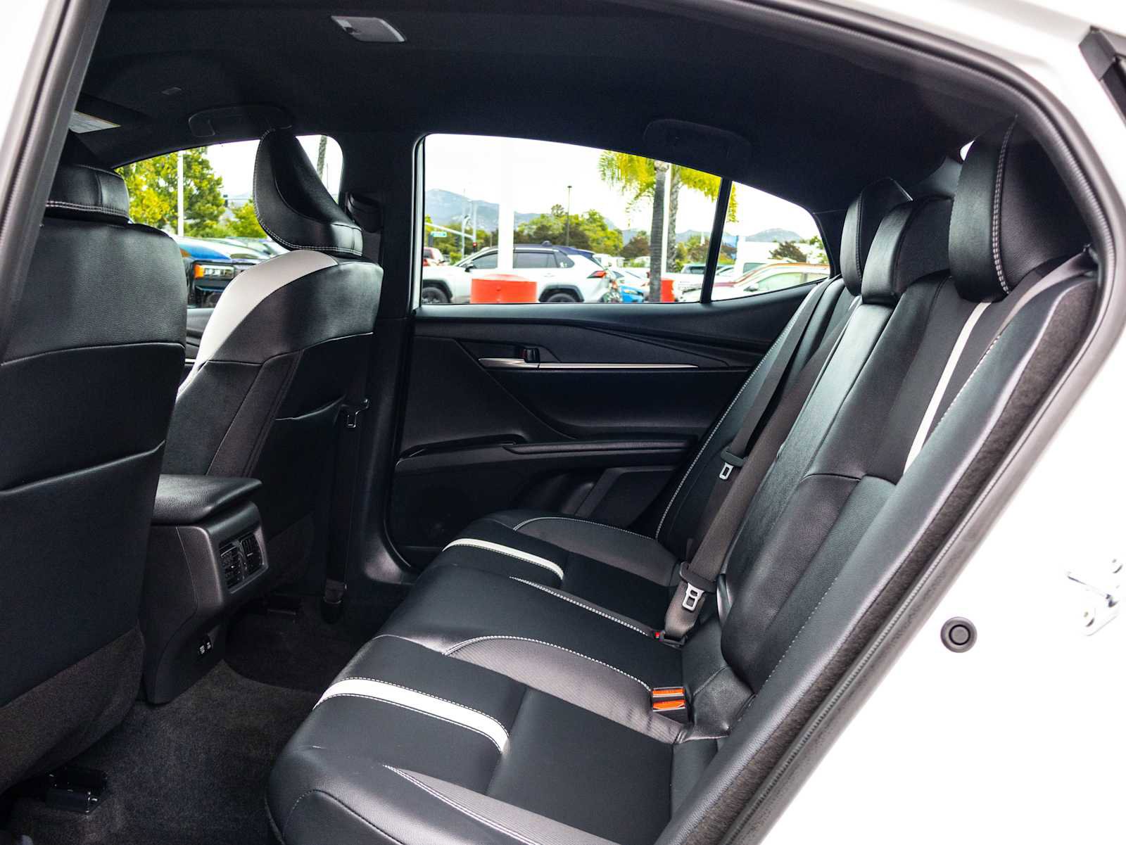 Used 2026 Toyota Camry Hybrid w/ Convenience Package FWD image 17