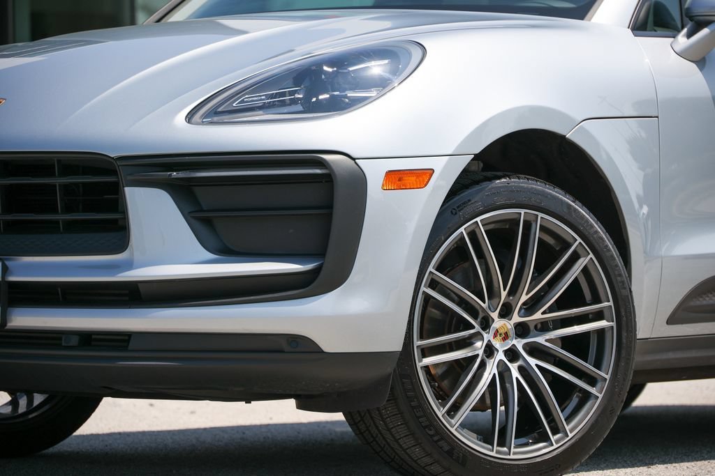 Certified 2026 Porsche Macan AWD/4WD image 8
