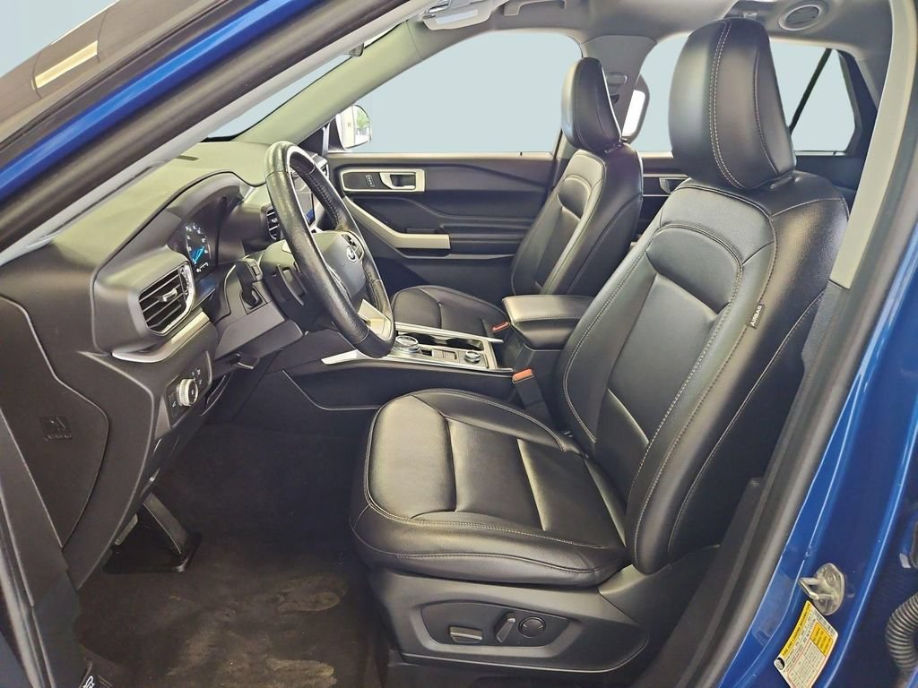 Used 2021 Ford Explorer XLT w/ Equipment Group 202A AWD/4WD image 21