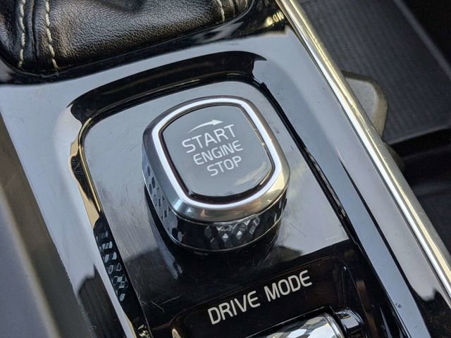 Used 2019 Volvo XC60 T6 R-Design w/ Protection Package Premier AWD/4WD image 28