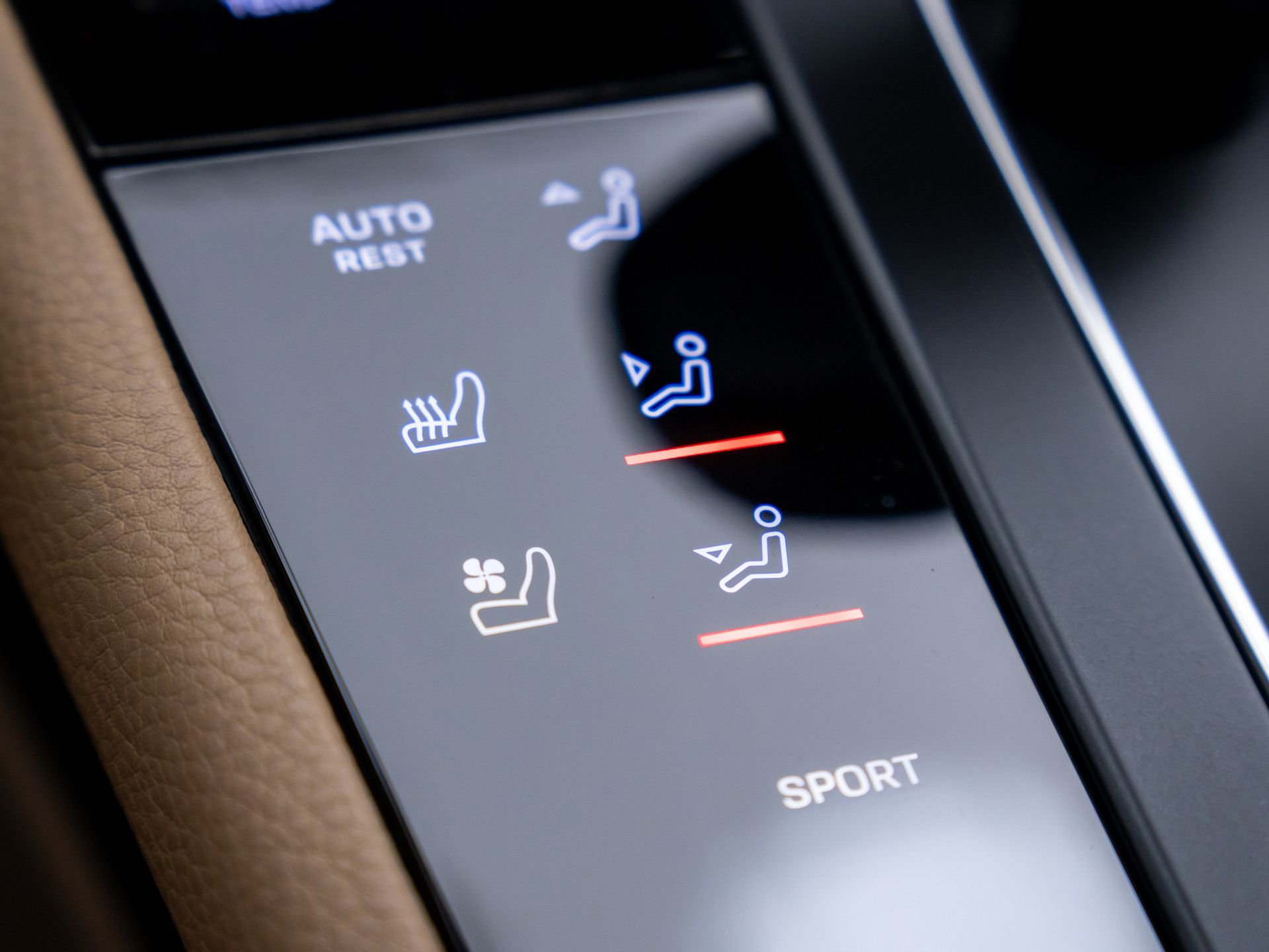 Certified 2025 Porsche Macan image 28