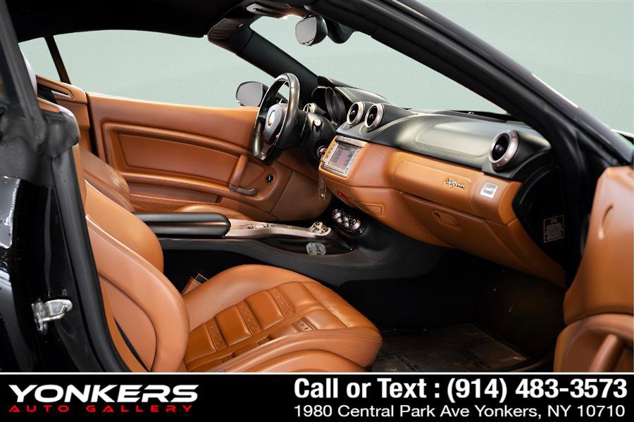 Used 2010 Ferrari California RWD image 31
