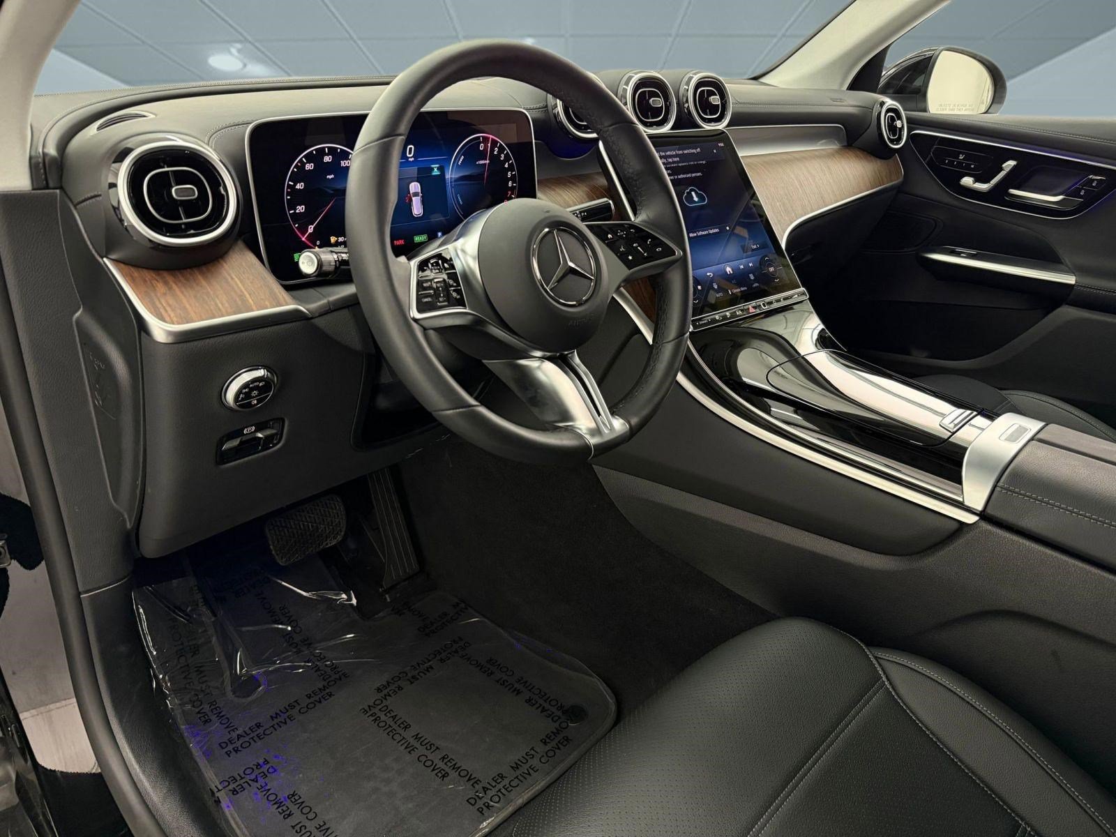 Used 2025 Mercedes-Benz GLC 350e 4MATIC image 4