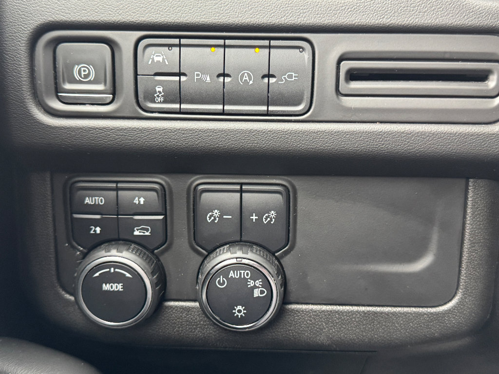 Used 2022 Chevrolet Suburban LT image 17