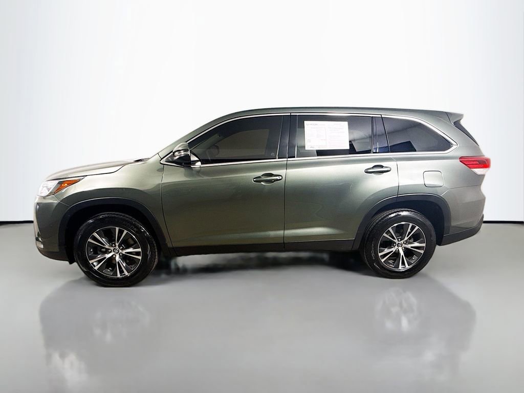Certified 2019 Toyota Highlander LE image 4