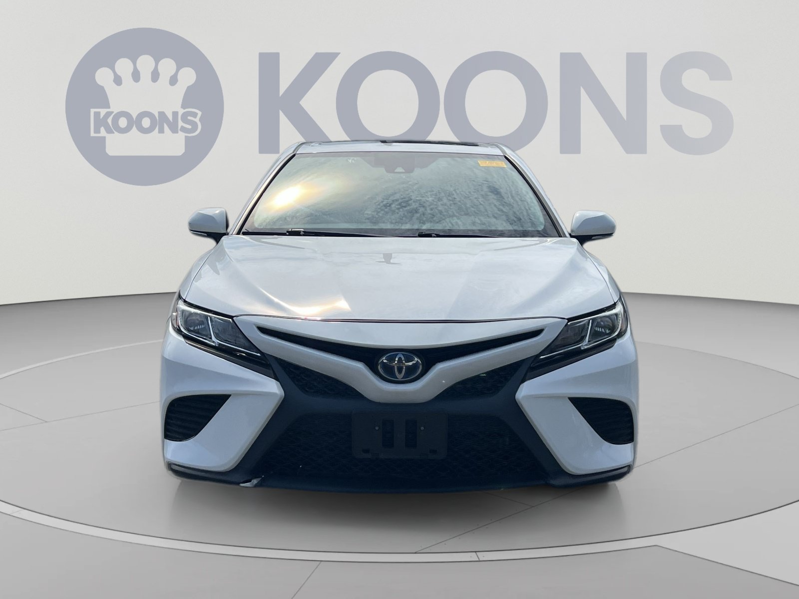 Used 2020 Toyota Camry SE w/ Sunroof Package FWD image 10