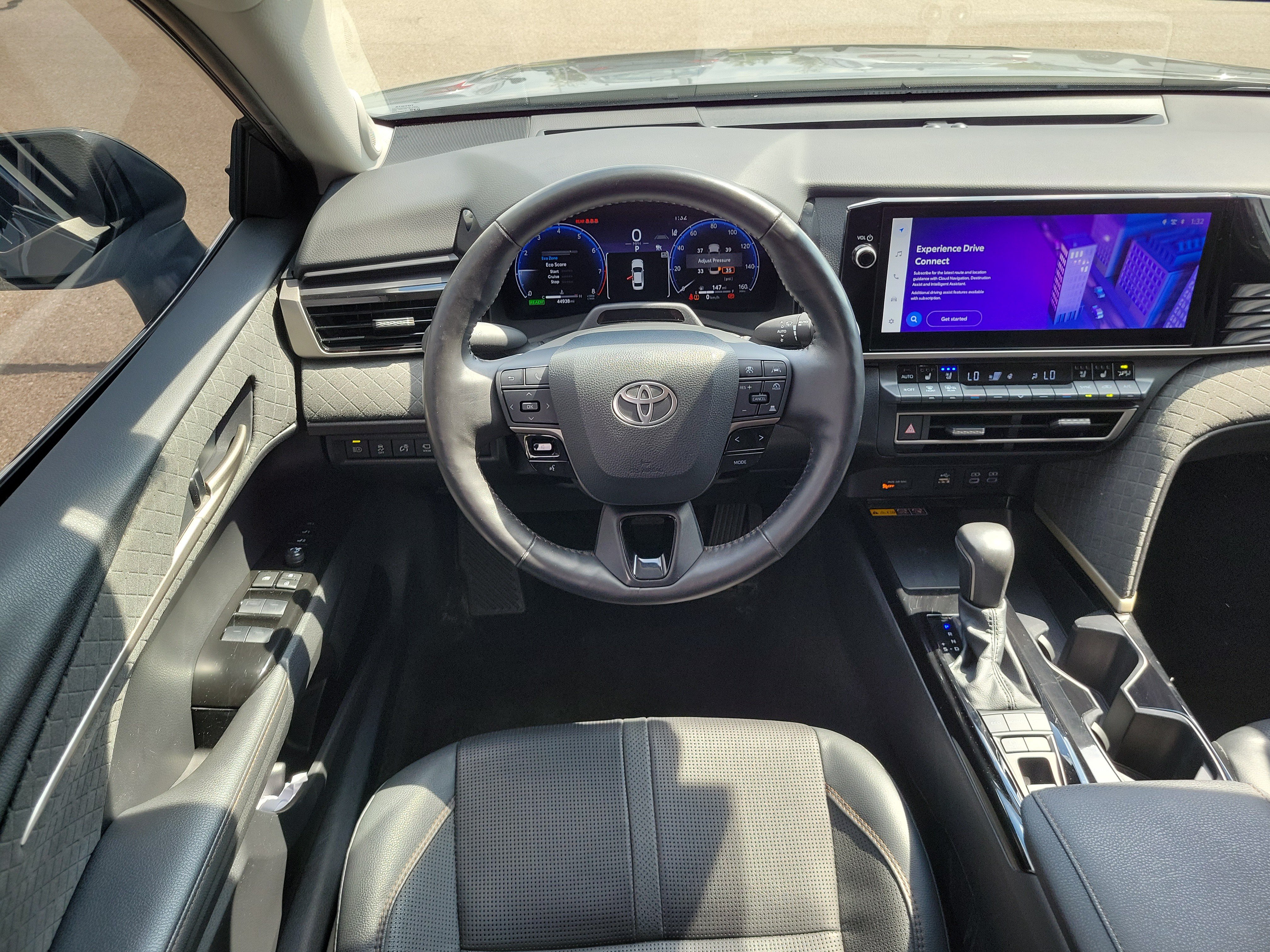 Used 2025 Toyota Camry XLE AWD/4WD image 9