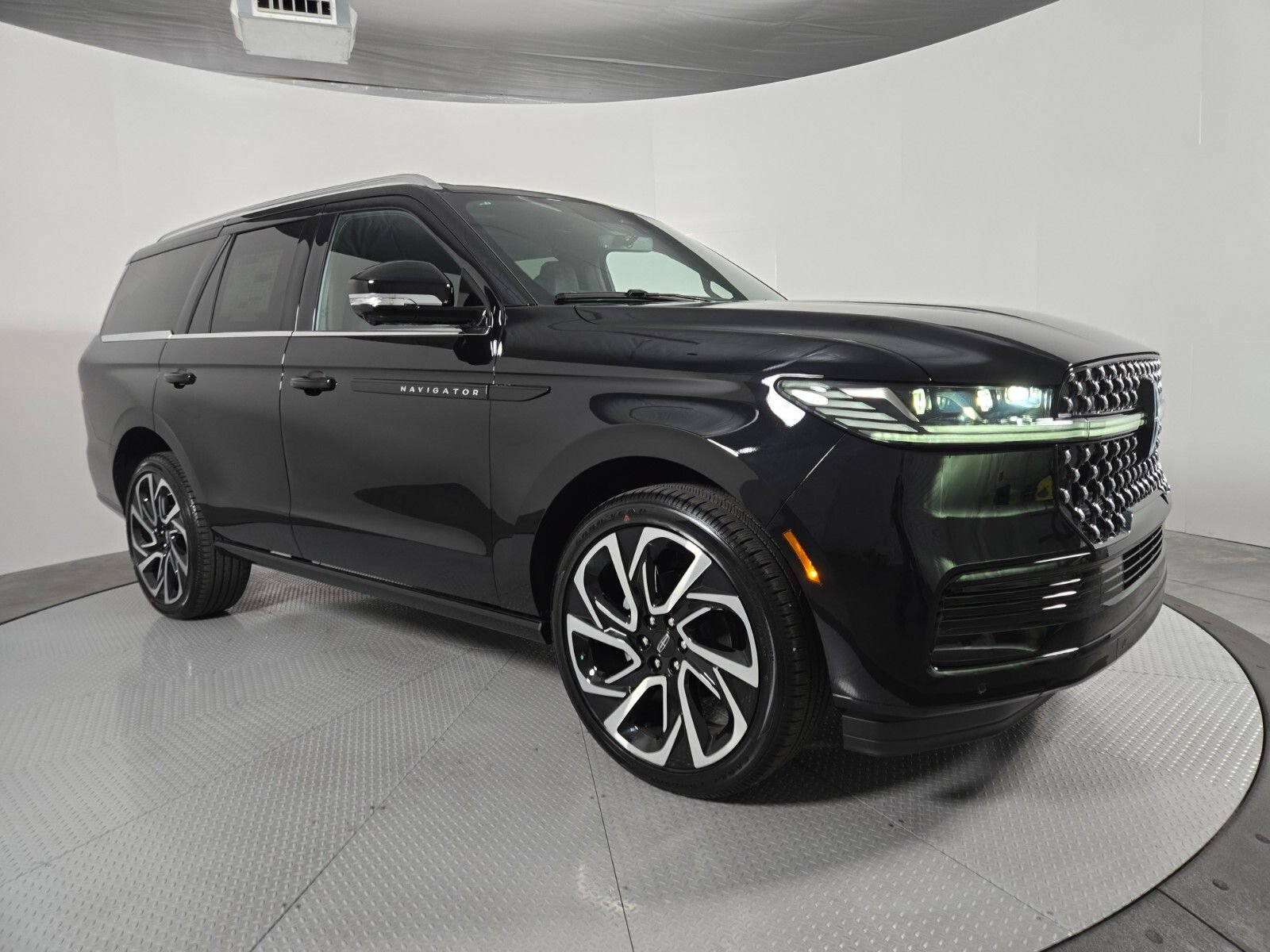 New 2027 Lincoln Navigator Black Label AWD/4WD image 2