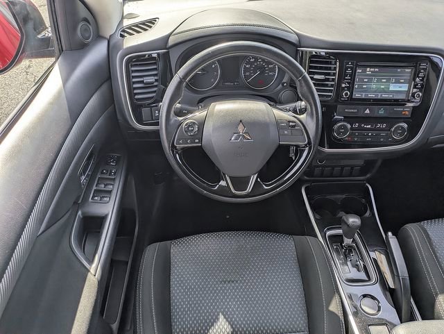 Used 2017 Mitsubishi Outlander ES FWD image 16