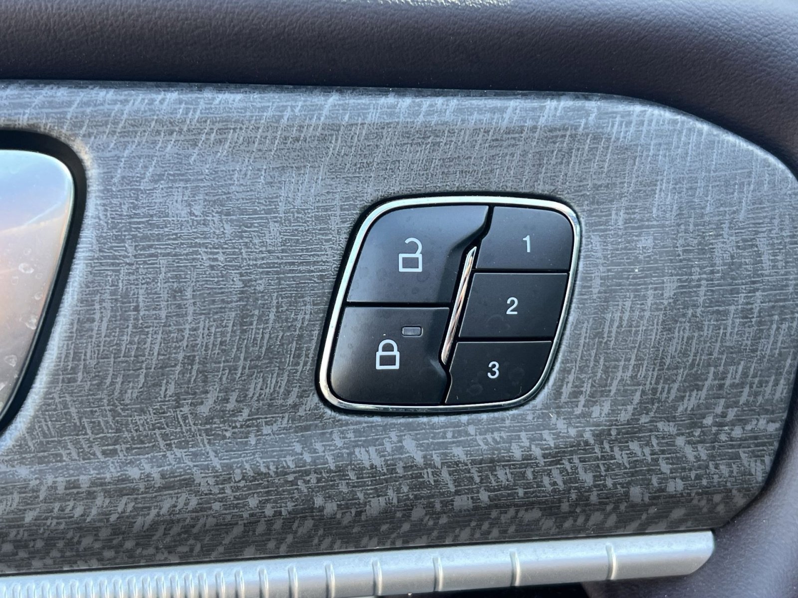 Used 2025 Ford Explorer Platinum w/ LUX Leather Package image 30