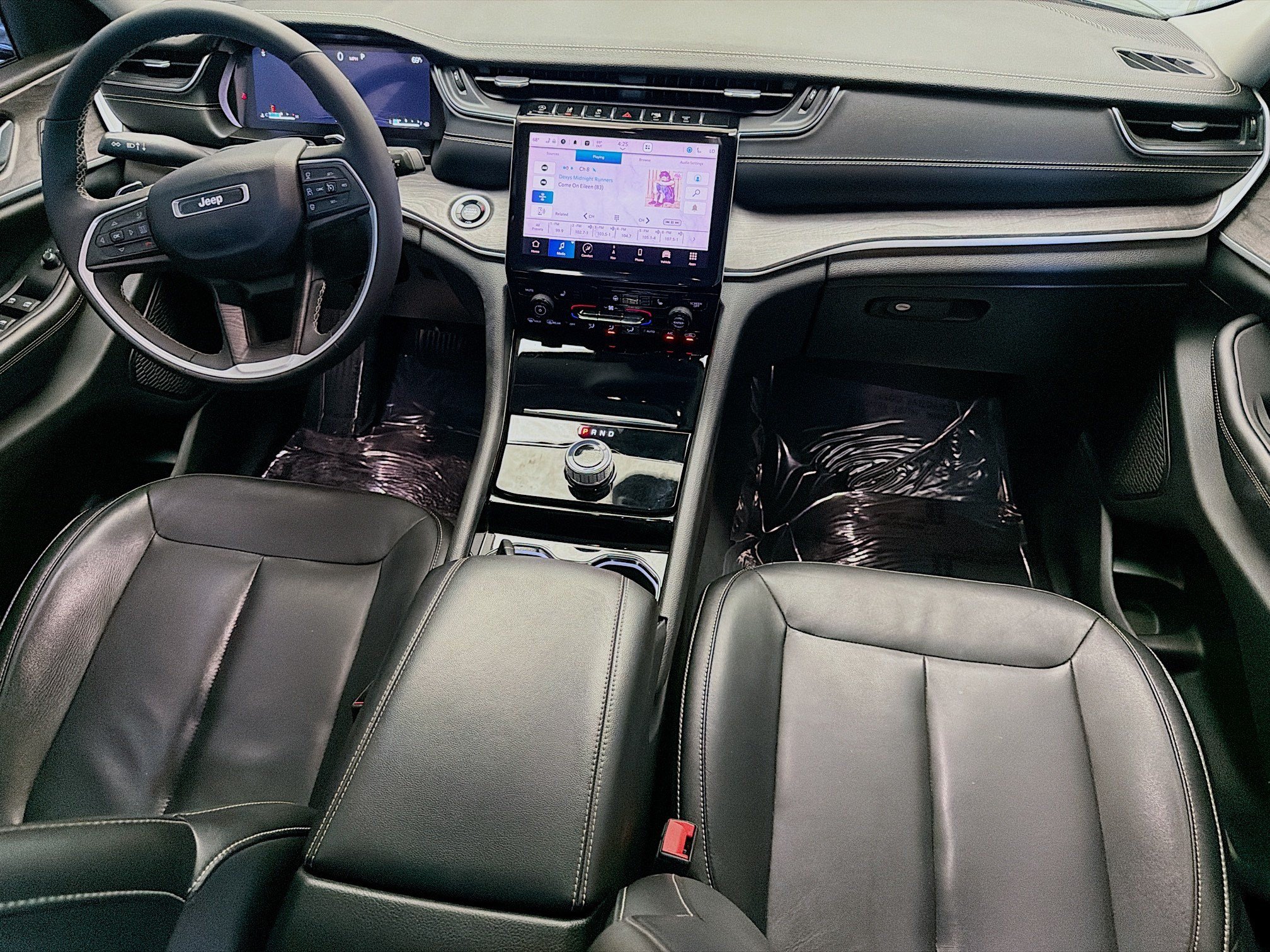 Used 2023 Jeep Grand Cherokee Limited RWD image 12