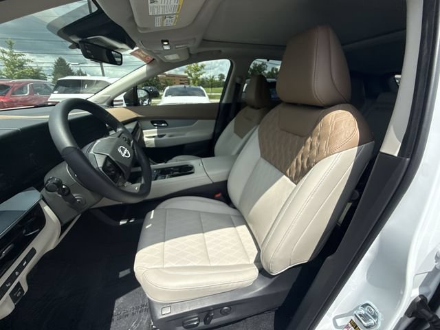 Certified 2025 Nissan Murano Platinum w/ Cargo Package AWD/4WD image 11