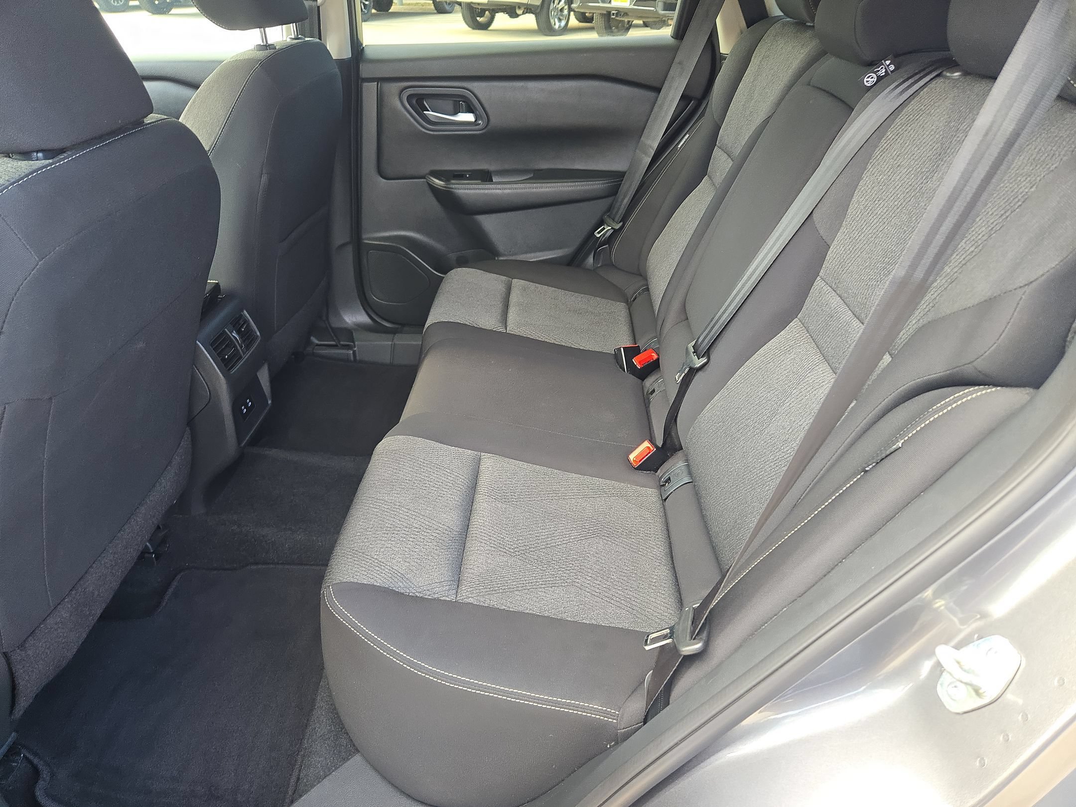 Used 2024 Nissan Rogue SV AWD/4WD image 13