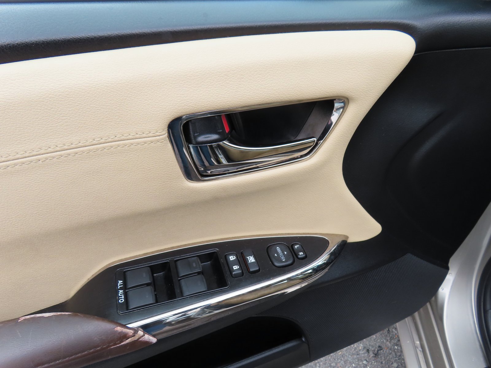 Used 2016 Toyota Avalon XLE Plus image 12