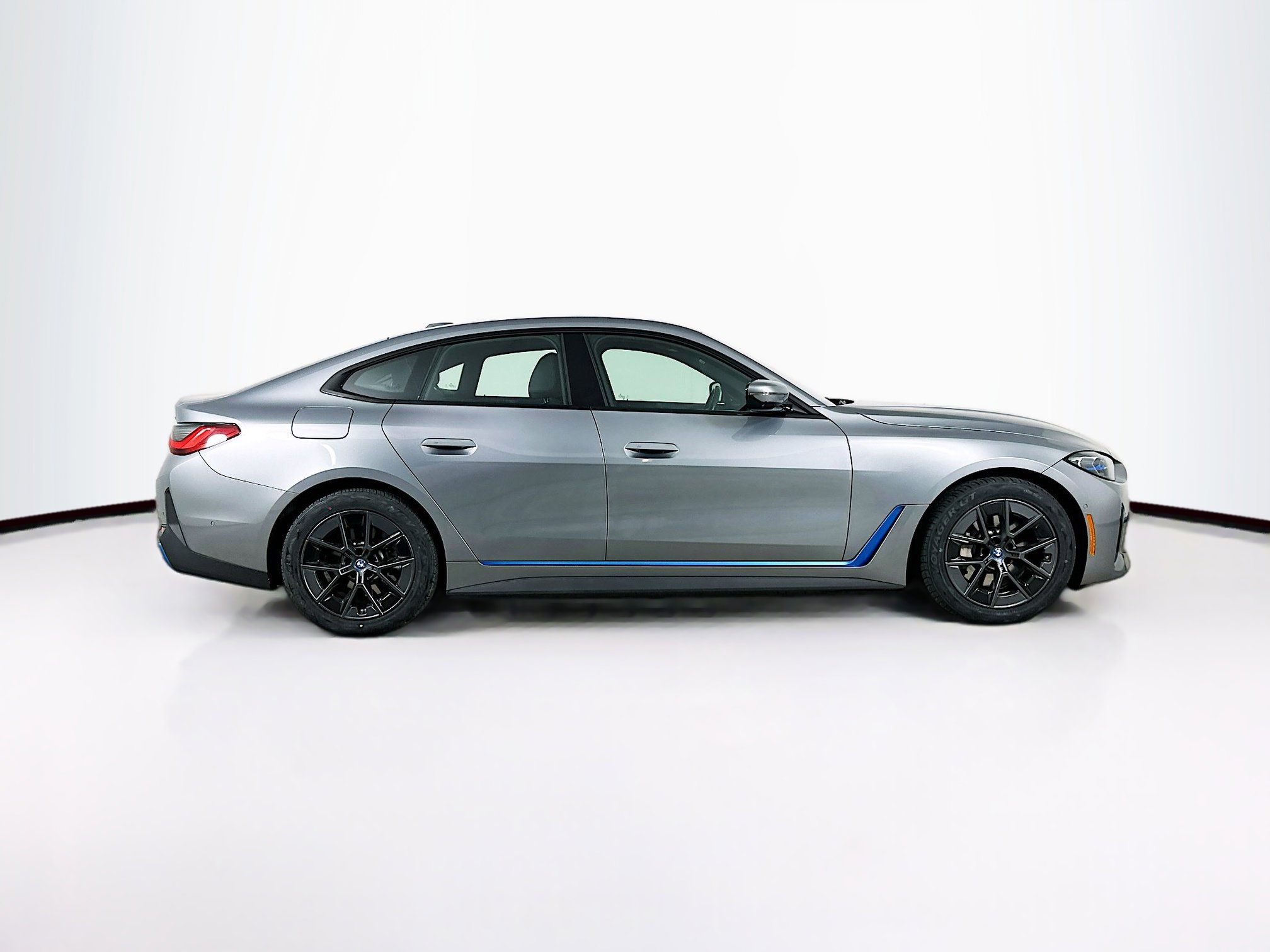 Used 2023 BMW i4 eDrive40 image 10