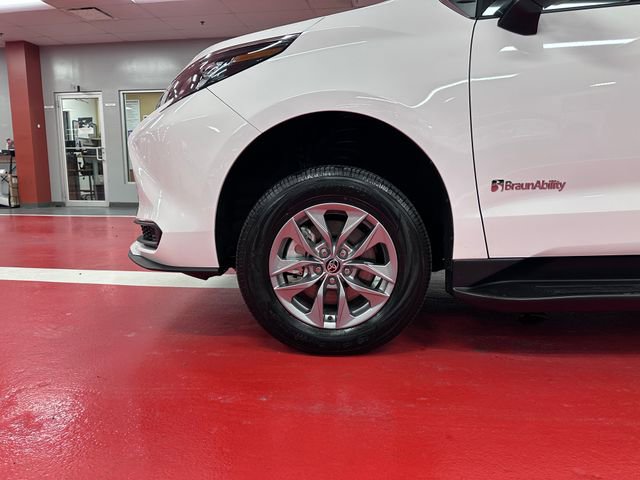 Used 2026 Toyota Sienna LE image 28