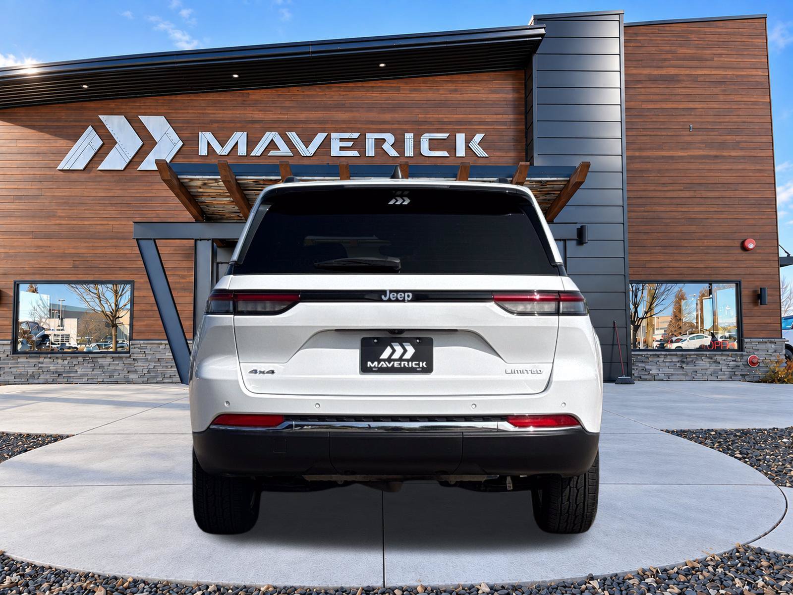 Used 2023 Jeep Grand Cherokee Limited w/ Trailer Tow Prep Group (B) AWD/4WD image 8