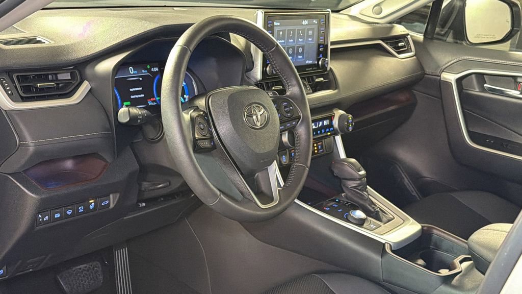 Used 2020 Toyota RAV4 Limited image 27