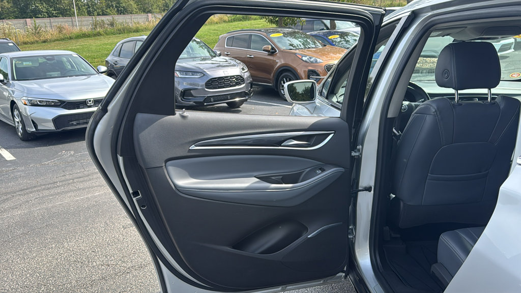 Used 2018 Buick Enclave Essence AWD/4WD image 27