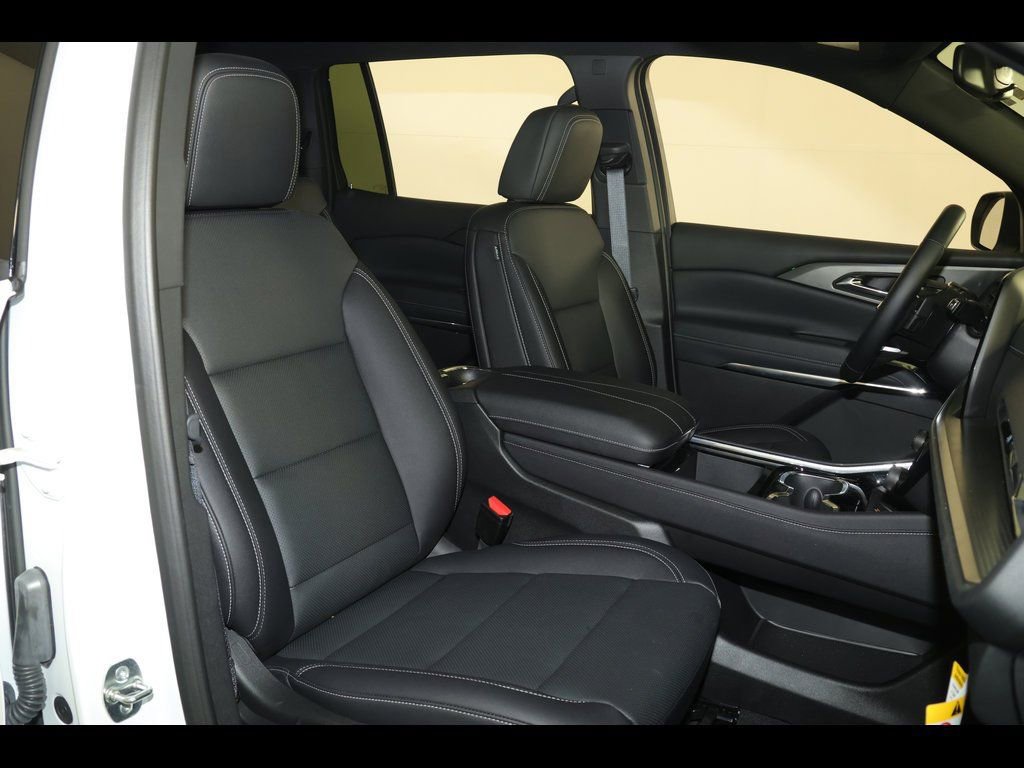 Used 2025 Chevrolet Traverse LT AWD/4WD image 31