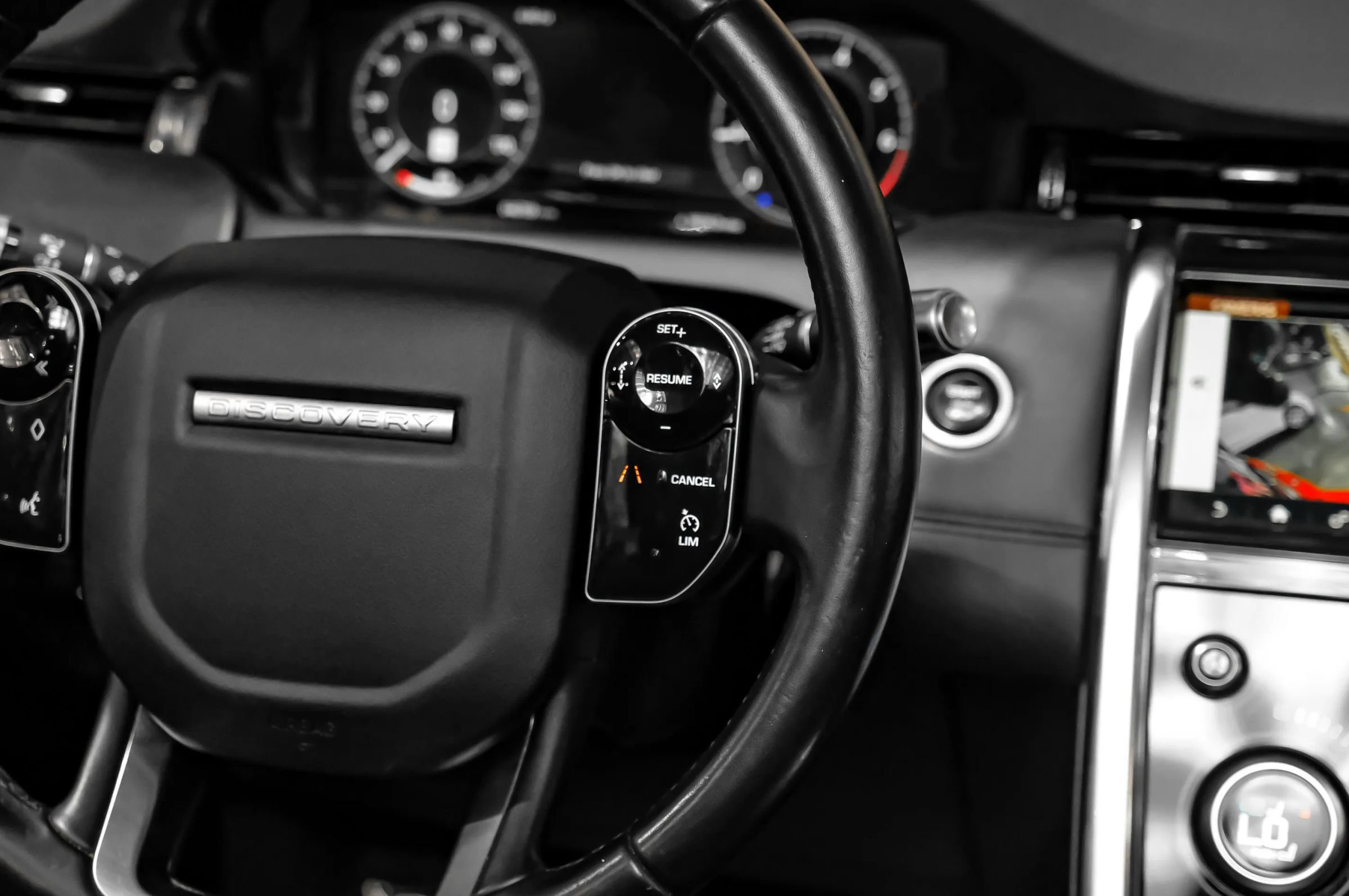 Used 2020 Land Rover Discovery Sport SE AWD/4WD image 20