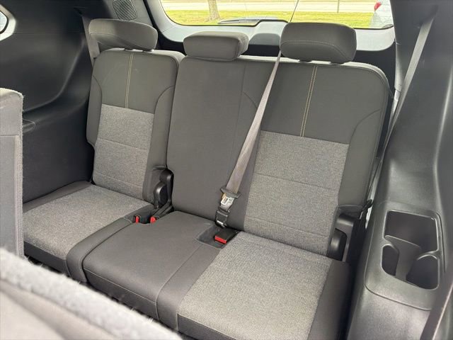 Used 2025 GMC Acadia Elevation image 17