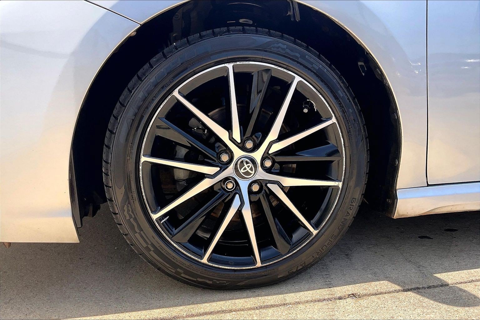 Used 2021 Toyota Camry SE FWD image 11