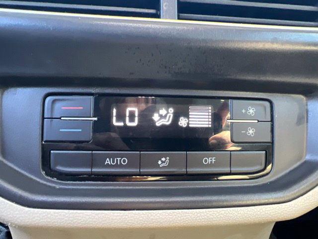 Used 2024 Volkswagen Atlas SE AWD/4WD image 30