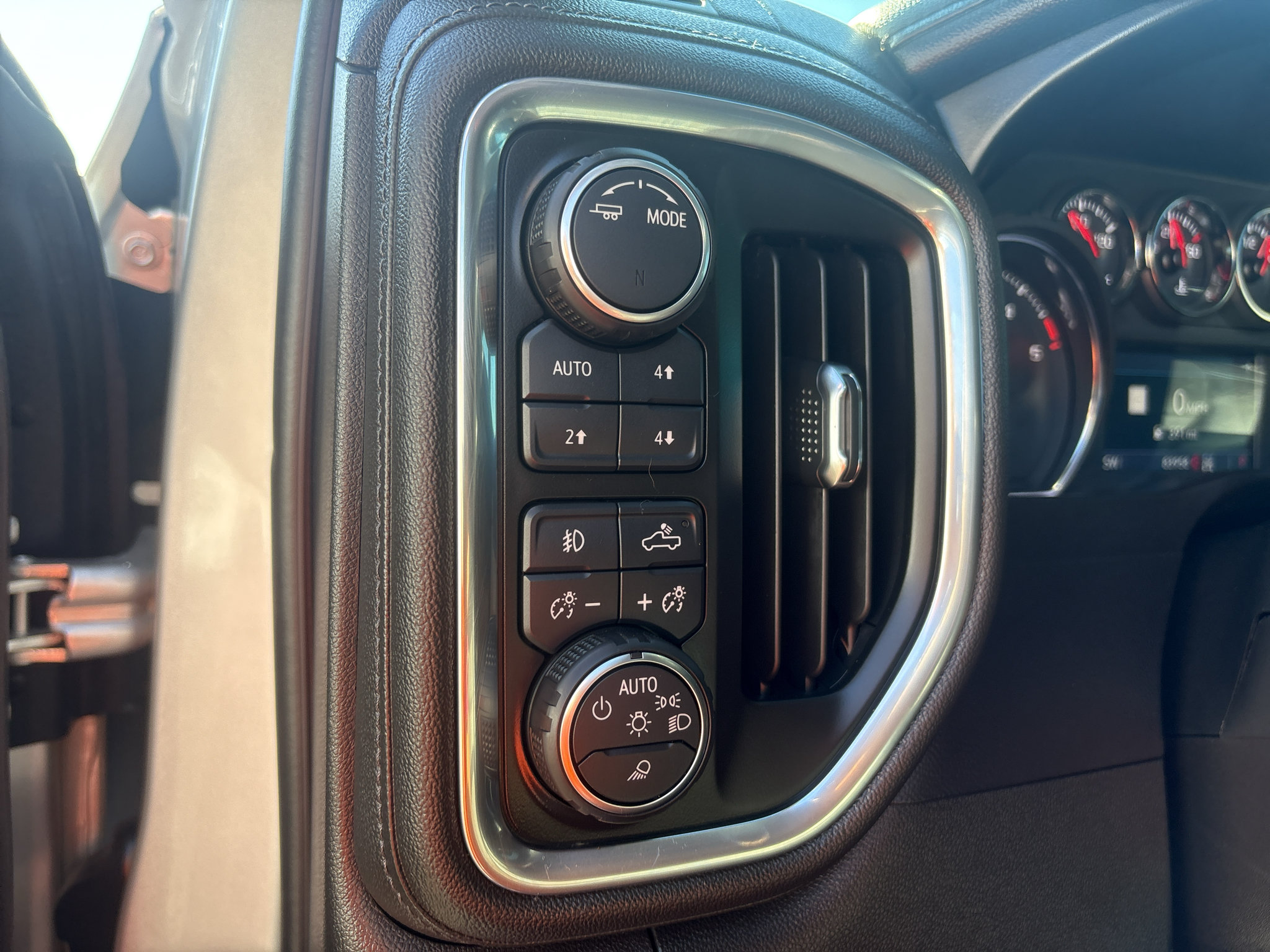 Used 2020 Chevrolet Silverado 2500 LTZ w/ LTZ Plus Package AWD/4WD image 12