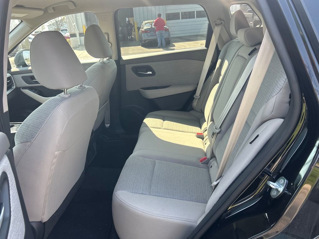 Used 2023 Nissan Rogue SV image 11