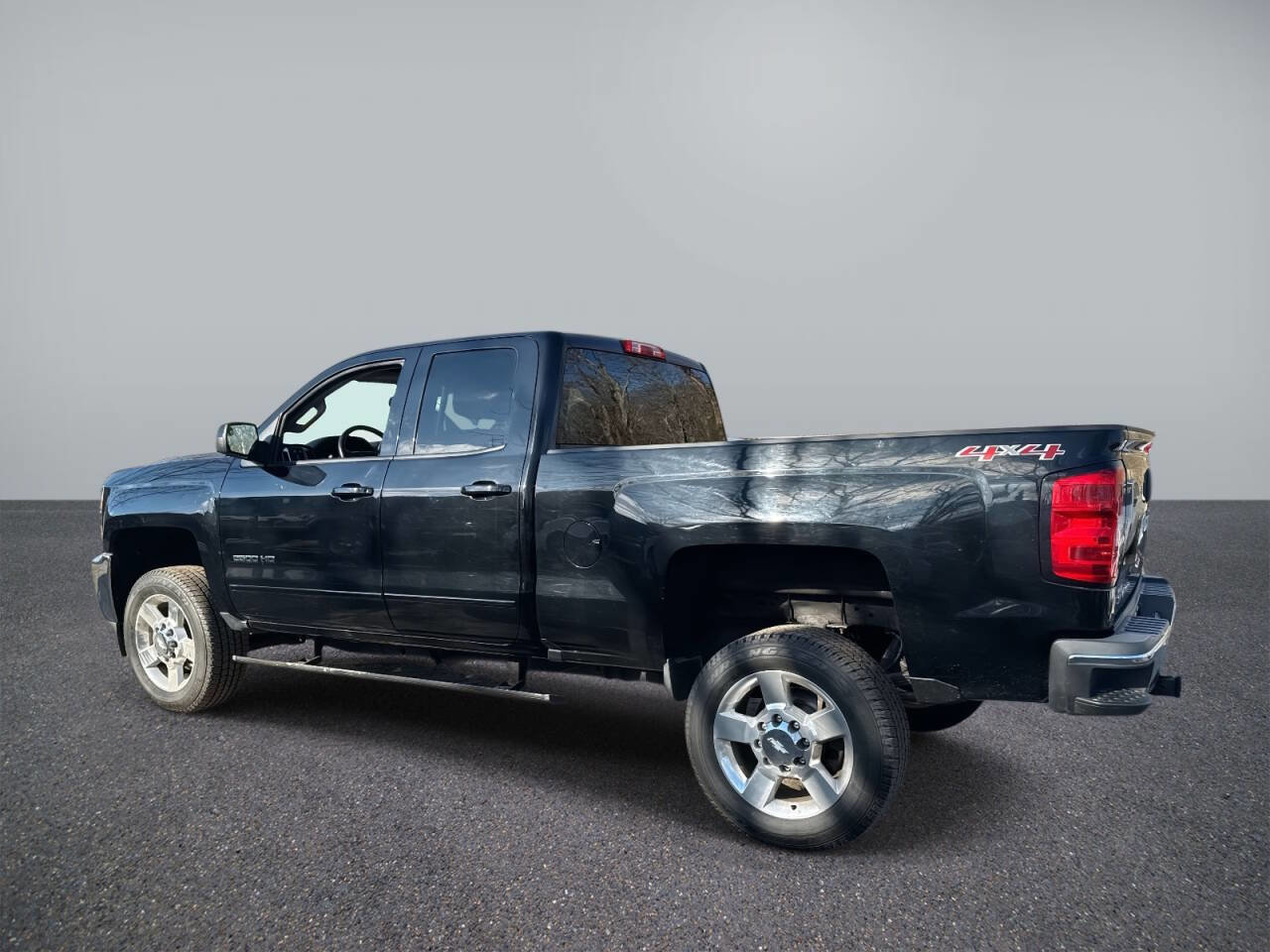 Used 2016 Chevrolet Silverado 2500 LT w/ LT Convenience Package image 4