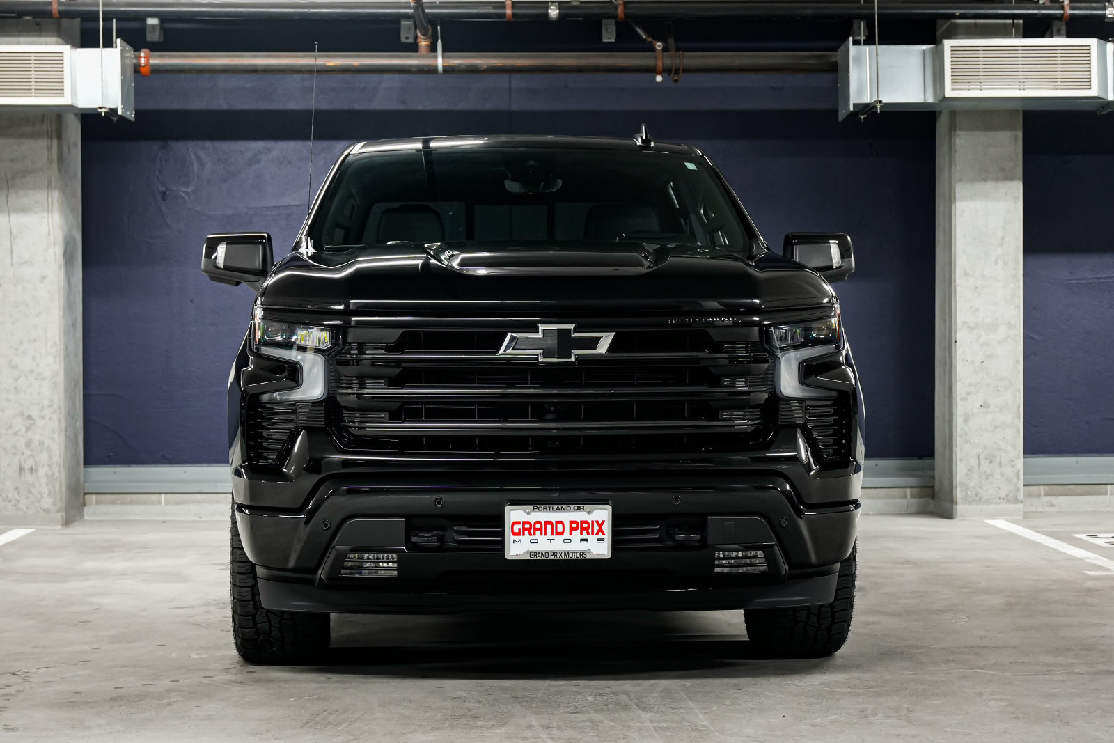Used 2024 Chevrolet Silverado 1500 High Country w/ Midnight Edition AWD/4WD image 5