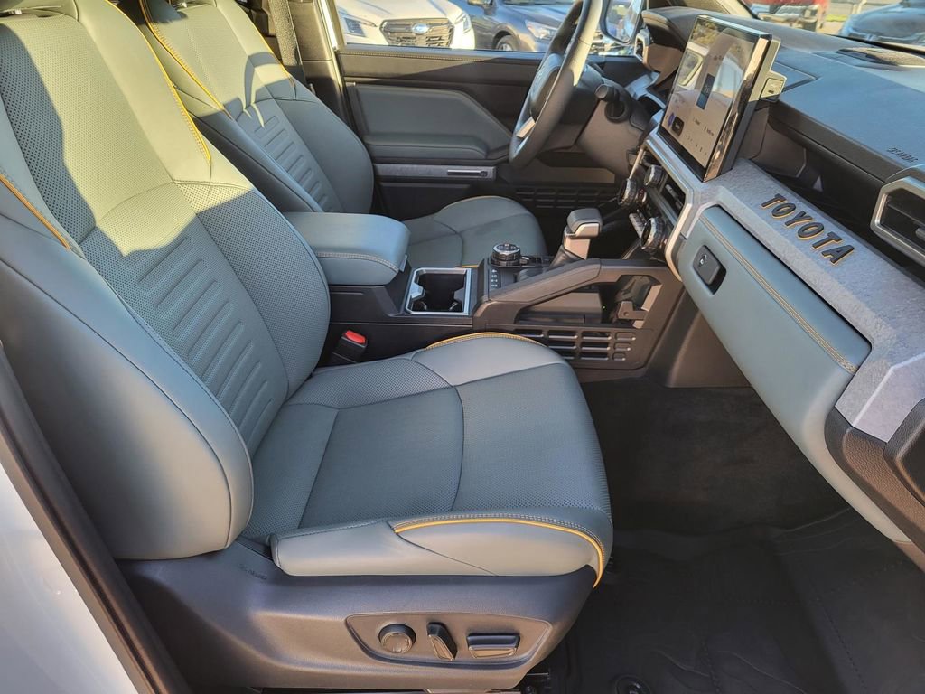 Used 2025 Toyota Tacoma 4x4 Double Cab Hybrid image 12
