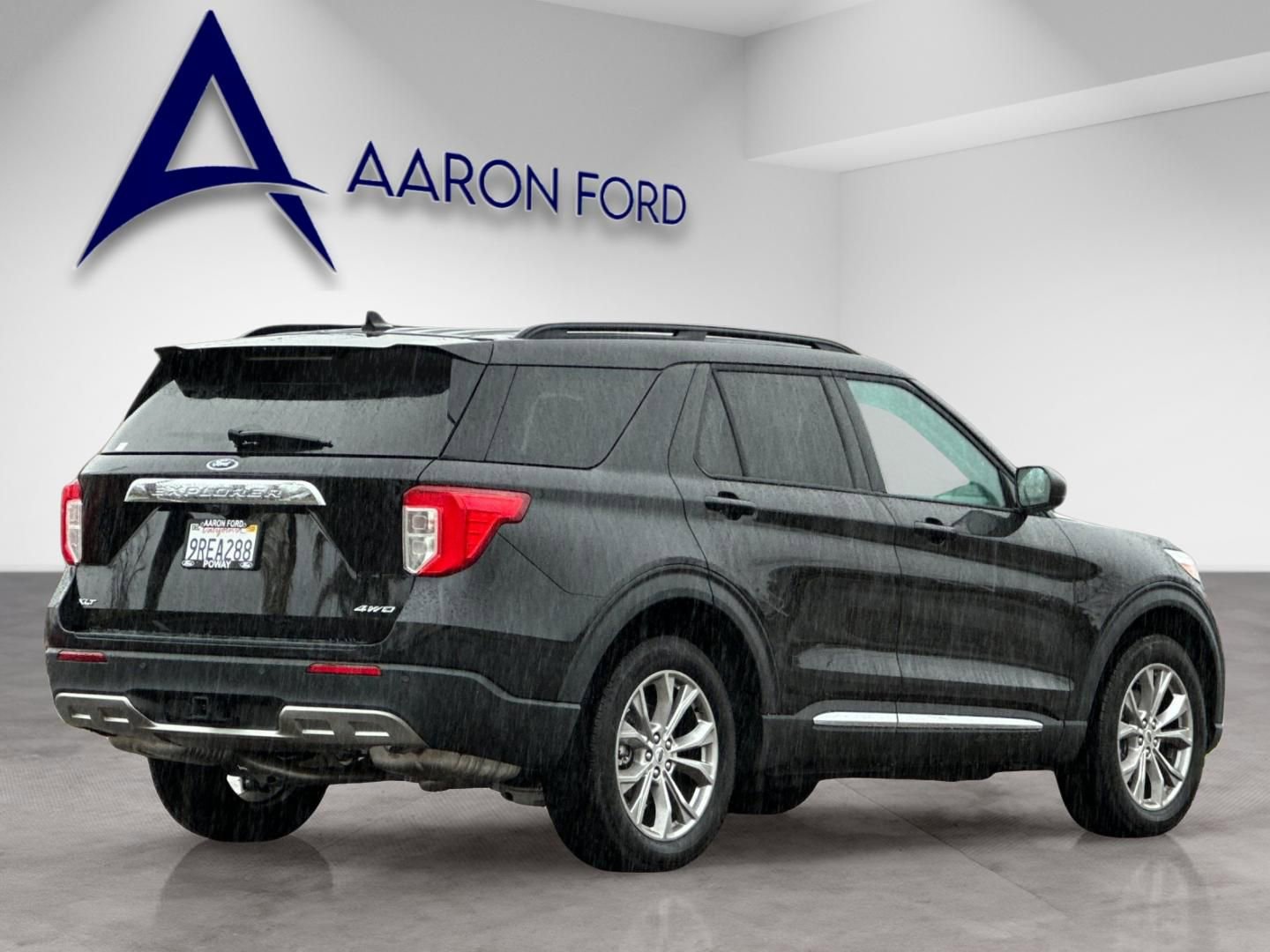 Used 2024 Ford Explorer XLT w/ Equipment Group 202A image 5