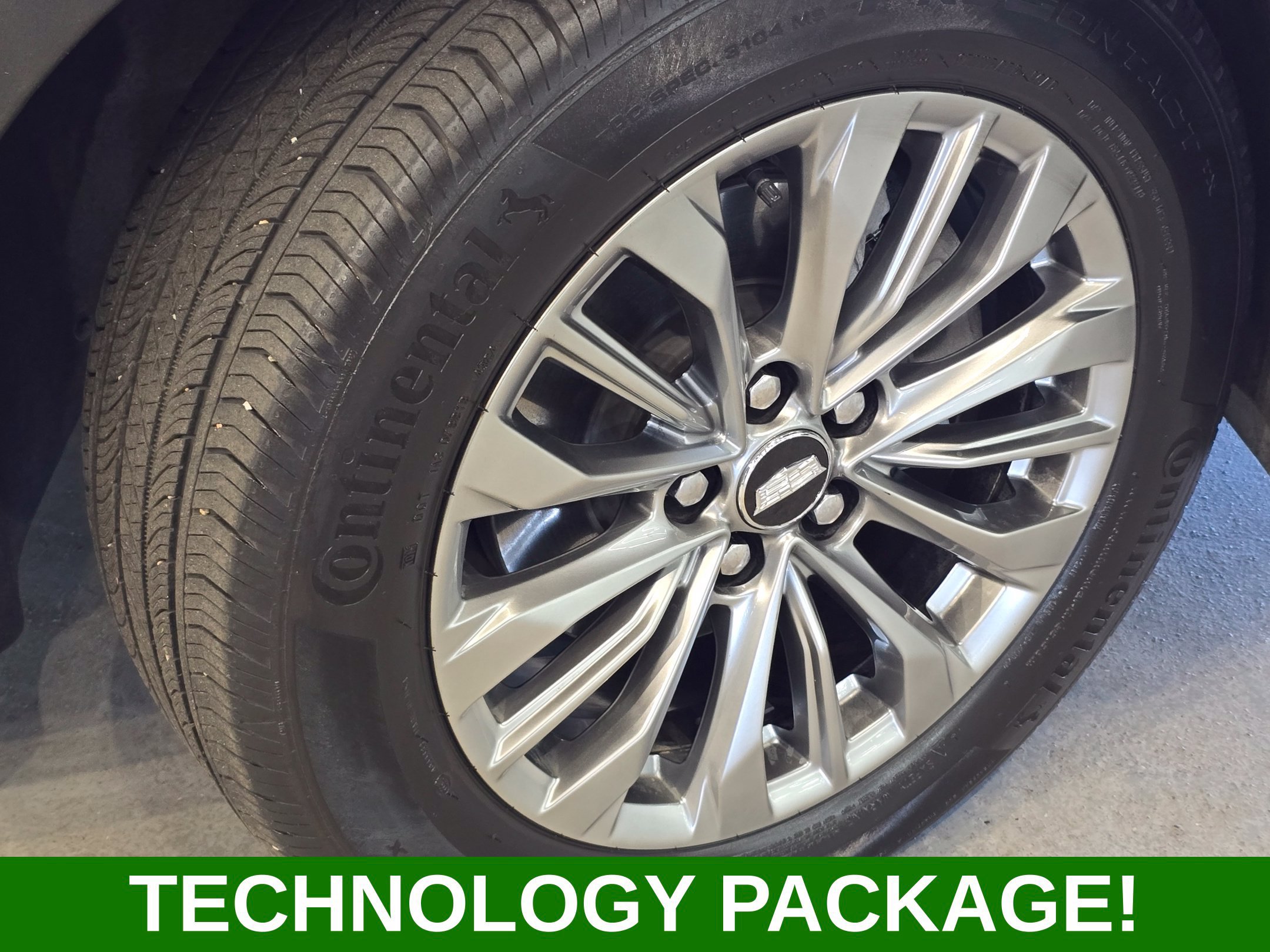 Used 2025 Cadillac XT4 Premium Luxury w/ Technology Package AWD/4WD image 25