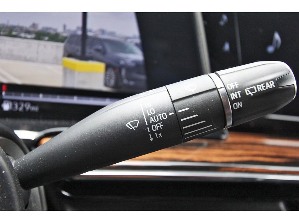 Used 2024 Cadillac Escalade Luxury RWD image 19